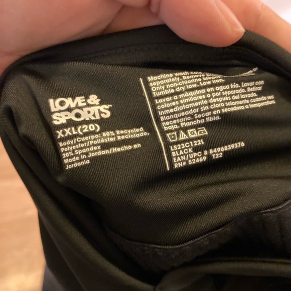 Love & Sports black fitted workout top with built in bra. Size XXL (20) - Picture 3 of 5